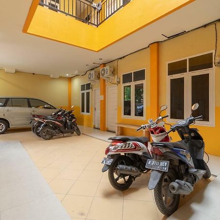 Hotel Reddoorz Syariah Near Rs Pirngadi Medan Exterior foto