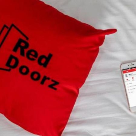 Hotel Reddoorz Syariah Near Rs Pirngadi Medan Exterior foto