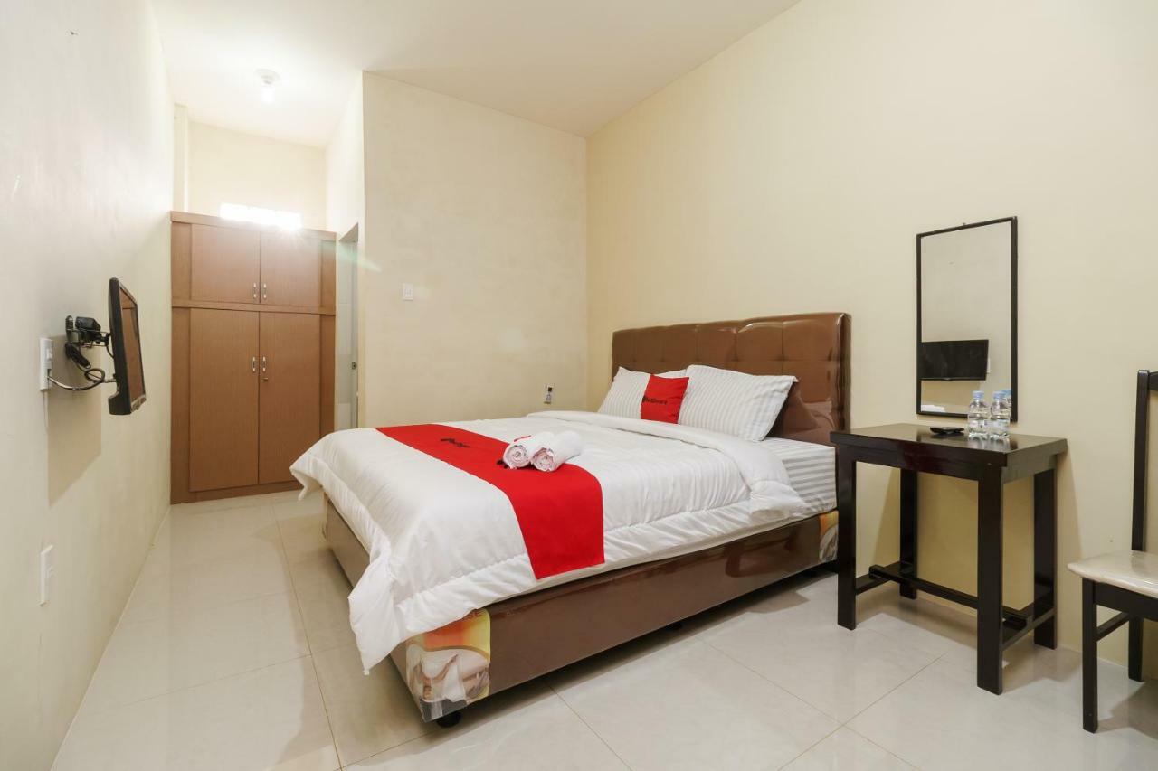 Hotel Reddoorz Syariah Near Rs Pirngadi Medan Exterior foto