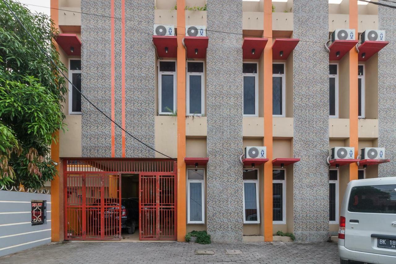 Hotel Reddoorz Syariah Near Rs Pirngadi Medan Exterior foto