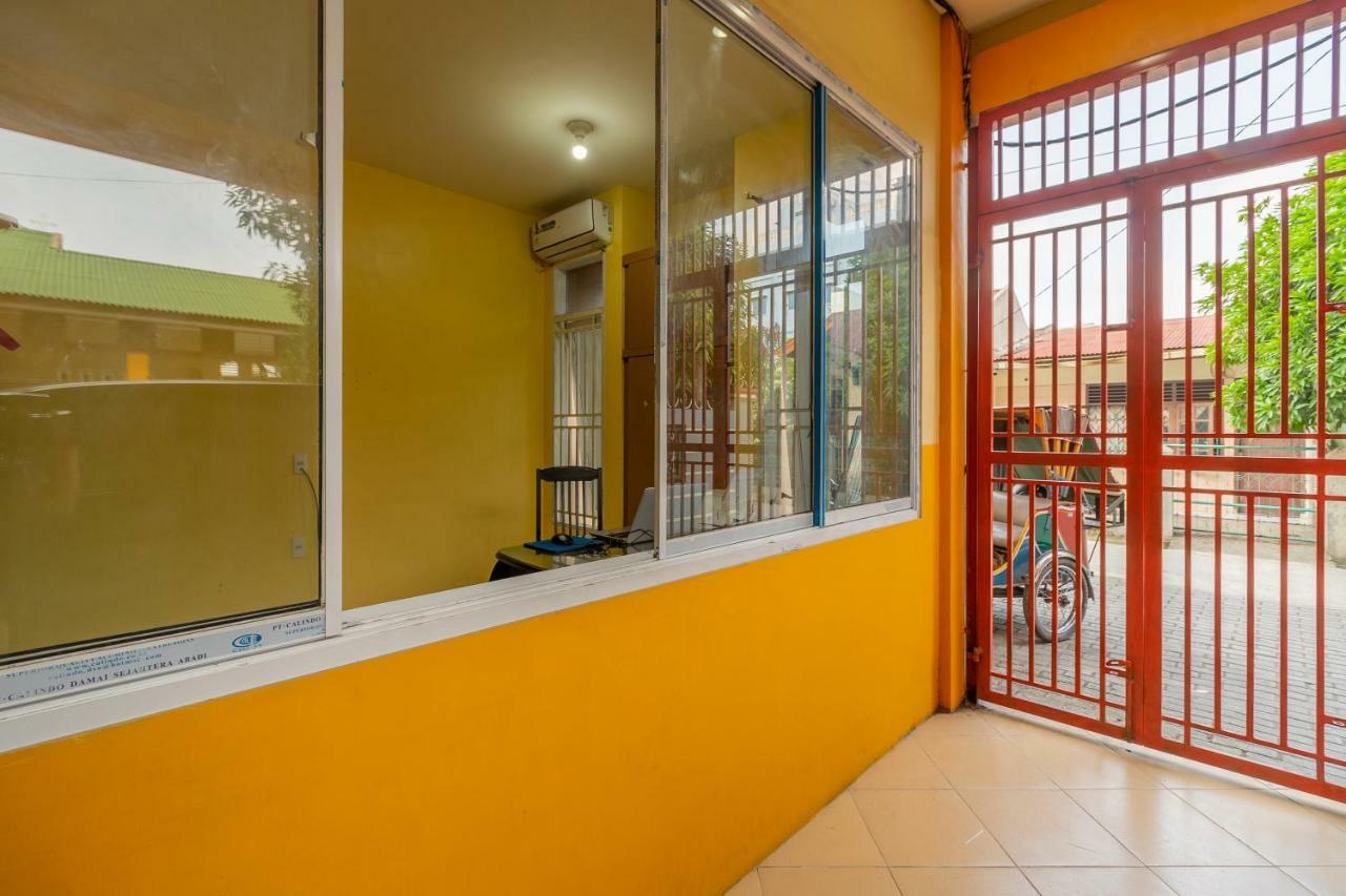 Hotel Reddoorz Syariah Near Rs Pirngadi Medan Exterior foto