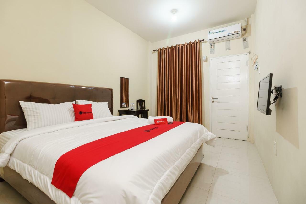 Hotel Reddoorz Syariah Near Rs Pirngadi Medan Exterior foto