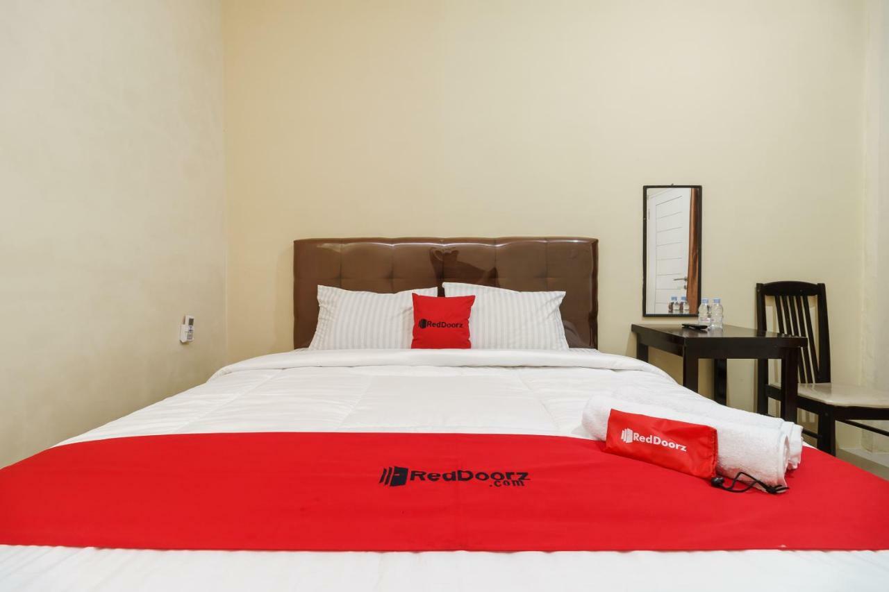 Hotel Reddoorz Syariah Near Rs Pirngadi Medan Exterior foto